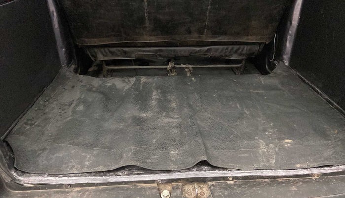 2019 Maruti Eeco 5 STR WITH A/C+HTR, Petrol, Manual, 43,731 km, Dicky (Boot door) - Tool missing