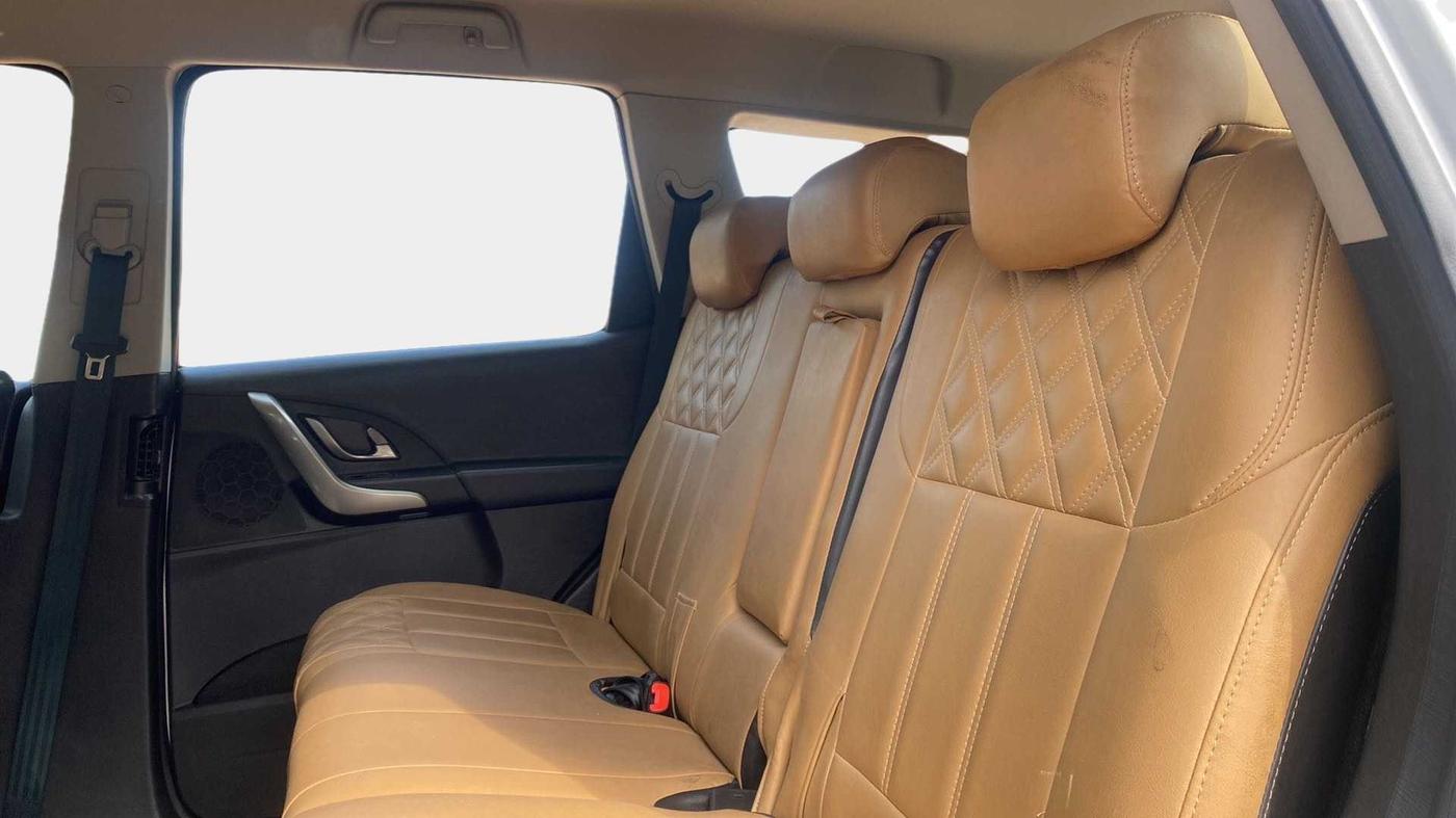 2020 Mahindra XUV500 W7, Diesel, Manual, 18,556 km, Right Side Rear Door Cabin