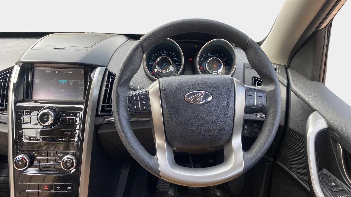 2020 Mahindra XUV500 W7, Diesel, Manual, 18,556 km, Steering Wheel Close Up