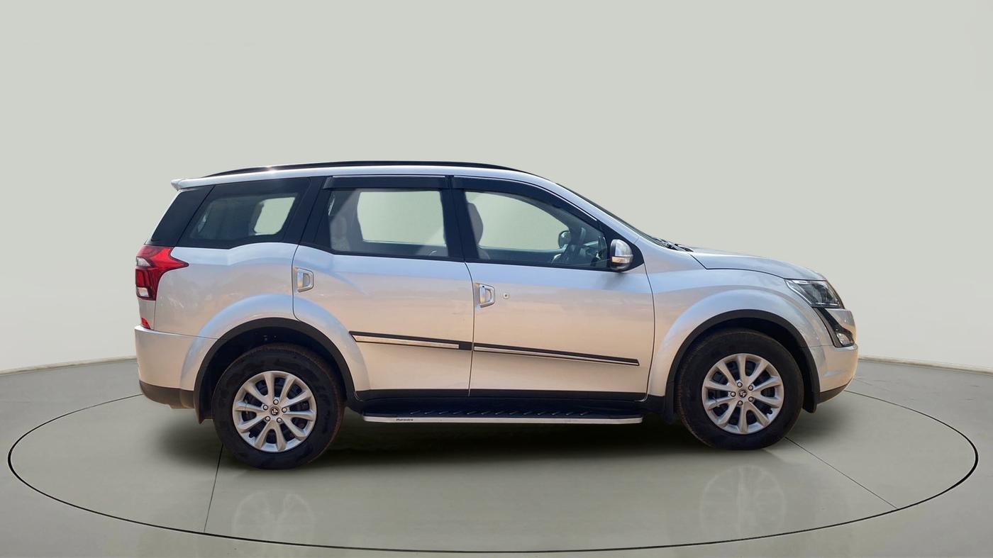 2020 Mahindra XUV500 W7, Diesel, Manual, 18,556 km, Right Side View