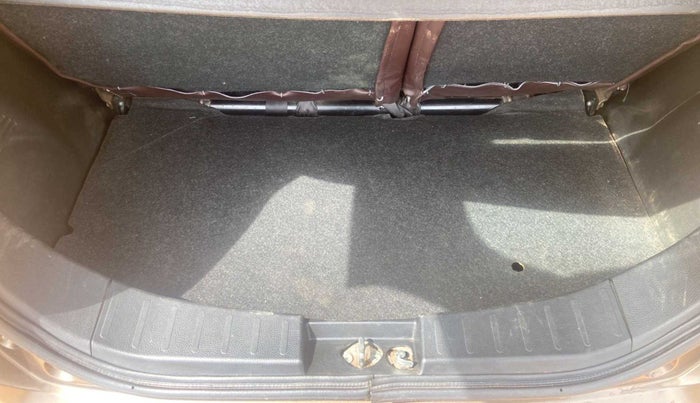 2018 Maruti Wagon R 1.0 VXI OPT, Petrol, Manual, 37,259 km, Boot Inside