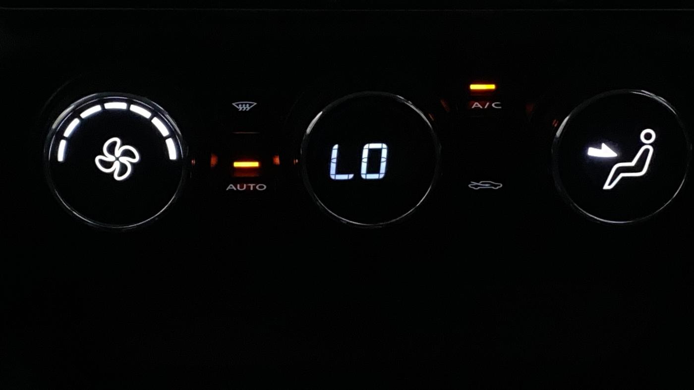 2023 Nissan MAGNITE XV PREMIUM, Petrol, Manual, 9,986 km, Automatic Climate Control