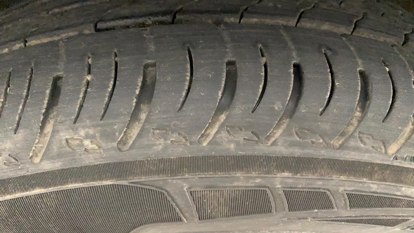 2023 Nissan MAGNITE XV PREMIUM, Petrol, Manual, 9,986 km, Left Front Tyre Tread