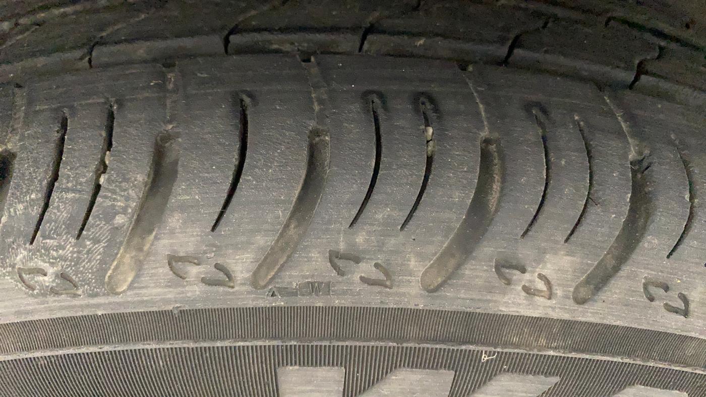 2023 Nissan MAGNITE XV PREMIUM, Petrol, Manual, 9,986 km, Right Front Tyre Tread
