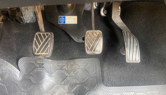 2016 Maruti Swift ZXI, Petrol, Manual, 74,197 km, Pedals