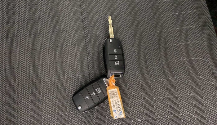 2023 KIA SONET HTK PLUS 1.2, Petrol, Manual, 7,907 km, Key Close Up