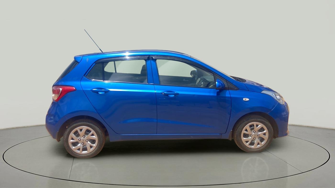 2018 Hyundai Grand i10 SPORTZ 1.2 KAPPA VTVT, Petrol, Manual, 31,851 km, Right Side View