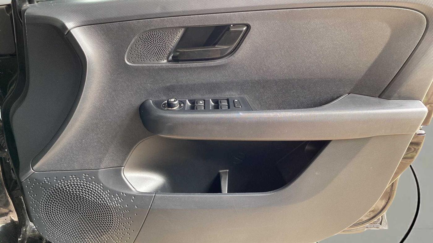 2022 Tata ALTROZ XT PETROL DARK EDITION, Petrol, Manual, 33,417 km, Driver Side Door Panels Control