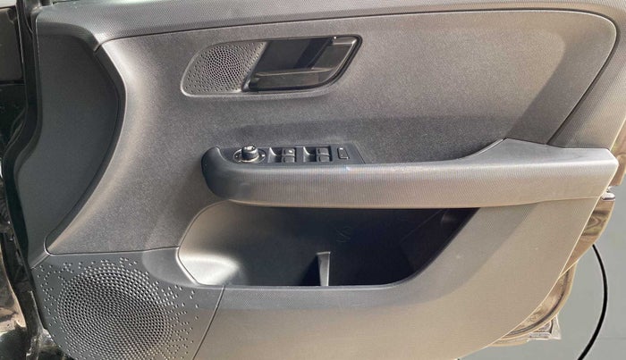 2022 Tata ALTROZ XT PETROL DARK EDITION, Petrol, Manual, 33,417 km, Driver Side Door Panels Control