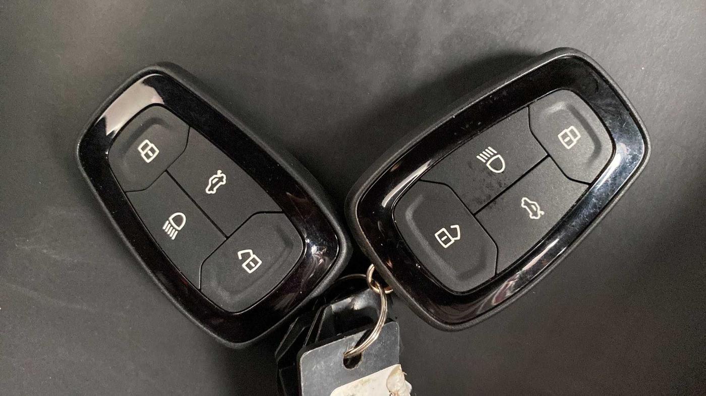 2022 Tata ALTROZ XT PETROL DARK EDITION, Petrol, Manual, 33,417 km, Key Close Up