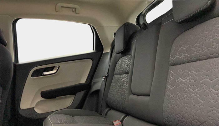 2022 Tata ALTROZ XZ I-TURBO PETROL, Petrol, Manual, 10,917 km, Right Side Rear Door Cabin