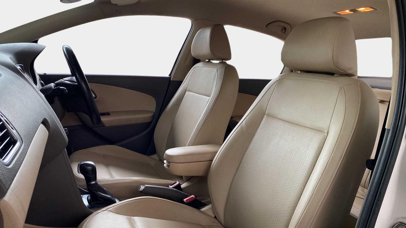 2017 Volkswagen Vento HIGHLINE PETROL AT, Petrol, Automatic, 95,278 km, Right Side Front Door Cabin