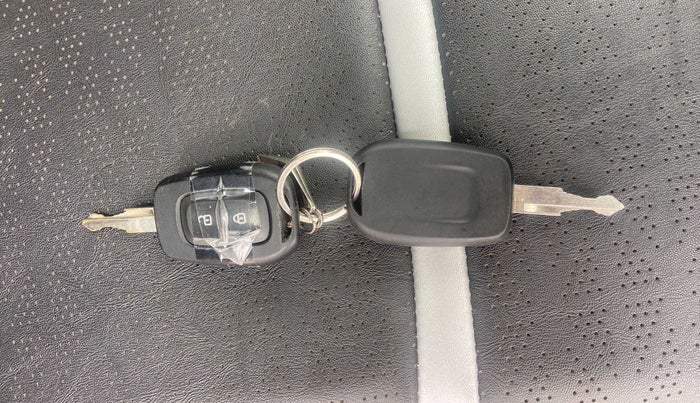 2022 Renault Kwid RXT 1.0 AMT (O), Petrol, Automatic, 19,430 km, Key Close Up