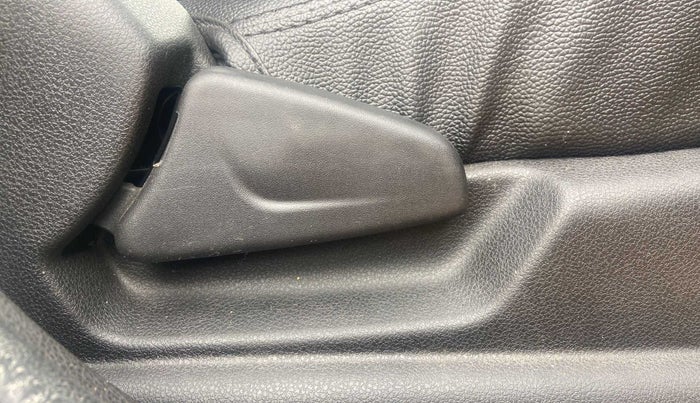 2022 Renault Kwid RXT 1.0 AMT (O), Petrol, Automatic, 19,430 km, Driver Side Adjustment Panel