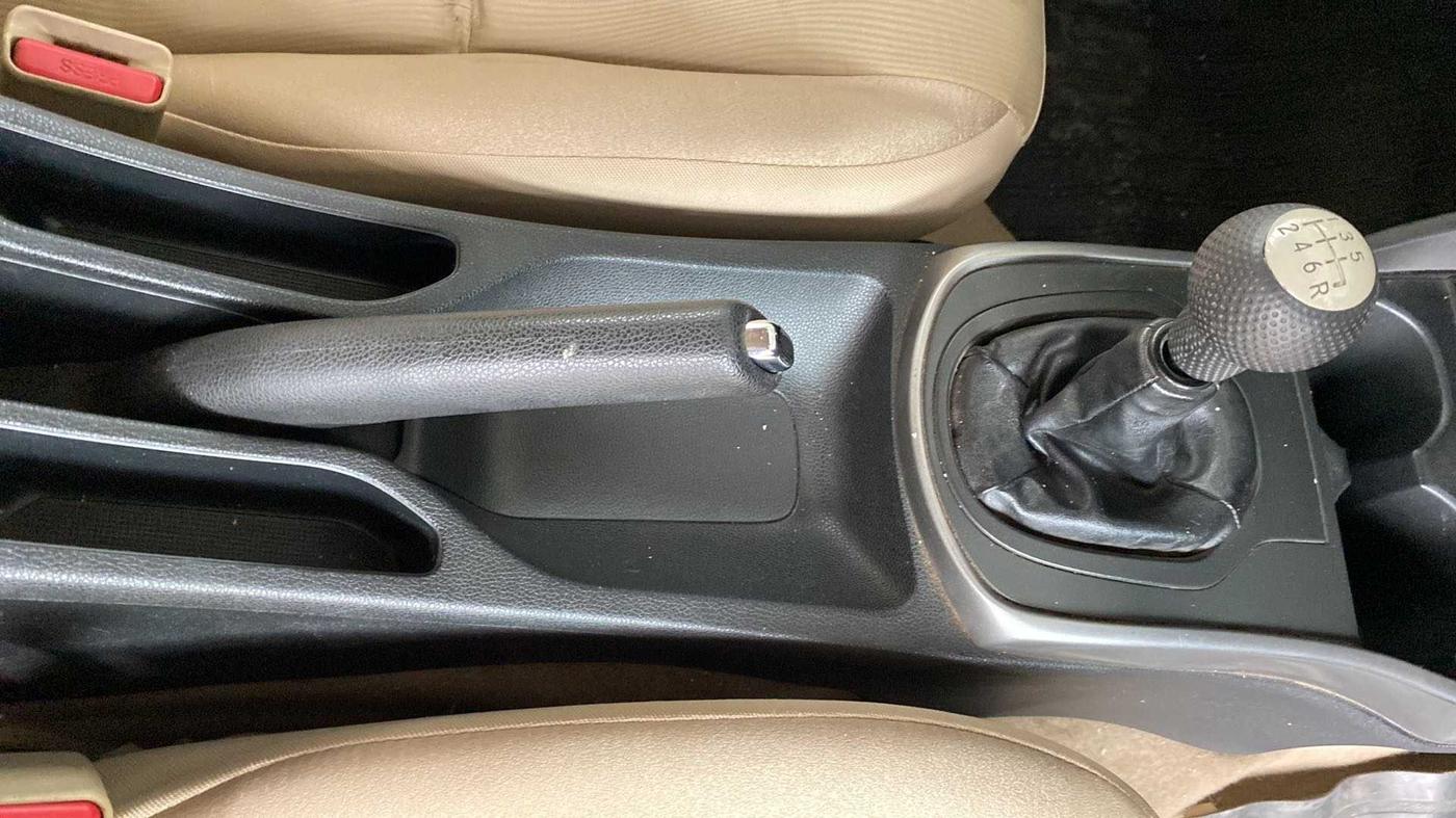 2015 Honda City 1.5L I-DTEC V, Diesel, Manual, 91,658 km, Gear Lever
