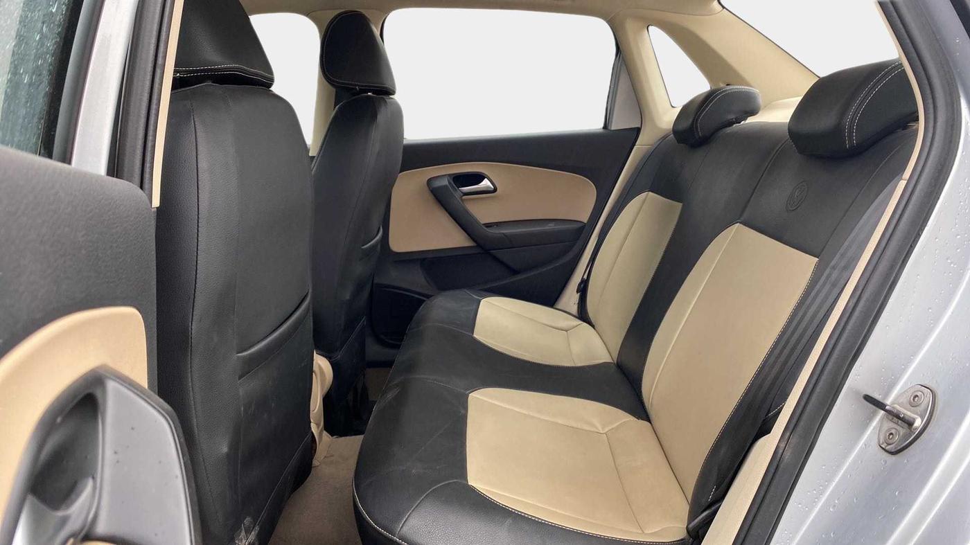 2017 Volkswagen Ameo HIGHLINE PLUS 1.5L AT 16 ALLOY, Diesel, Automatic, 57,237 km, Right Side Rear Door Cabin