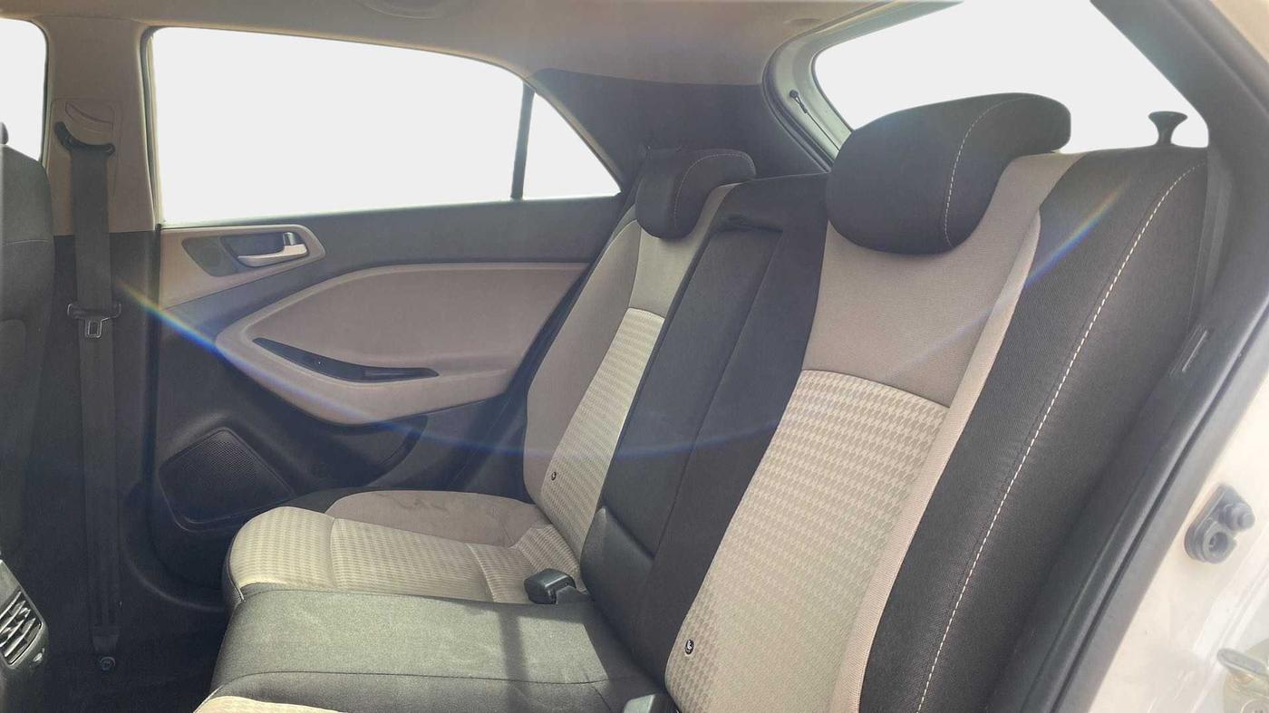 2019 Hyundai Elite i20 ASTA (O) CVT, Petrol, Automatic, 23,570 km, Right Side Rear Door Cabin
