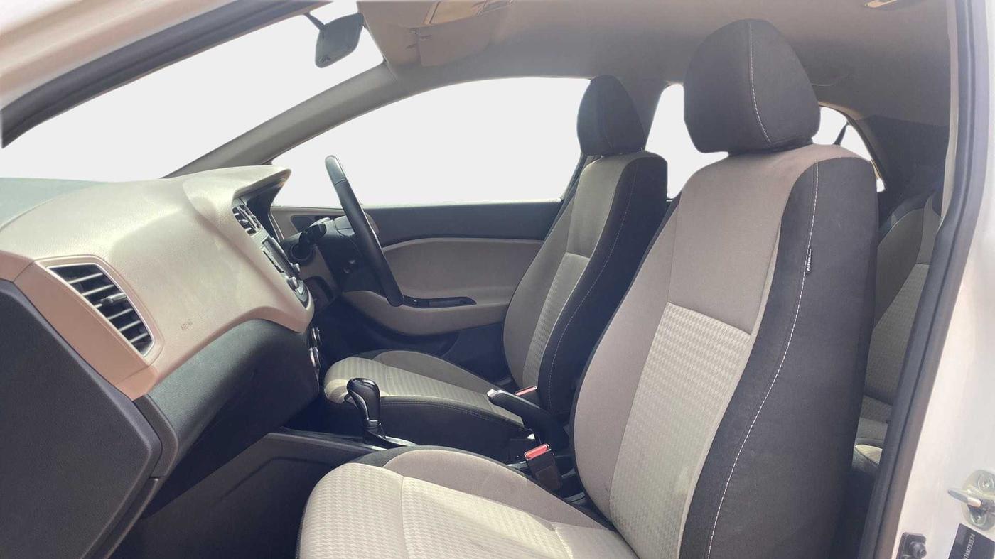2019 Hyundai Elite i20 ASTA (O) CVT, Petrol, Automatic, 23,570 km, Right Side Front Door Cabin