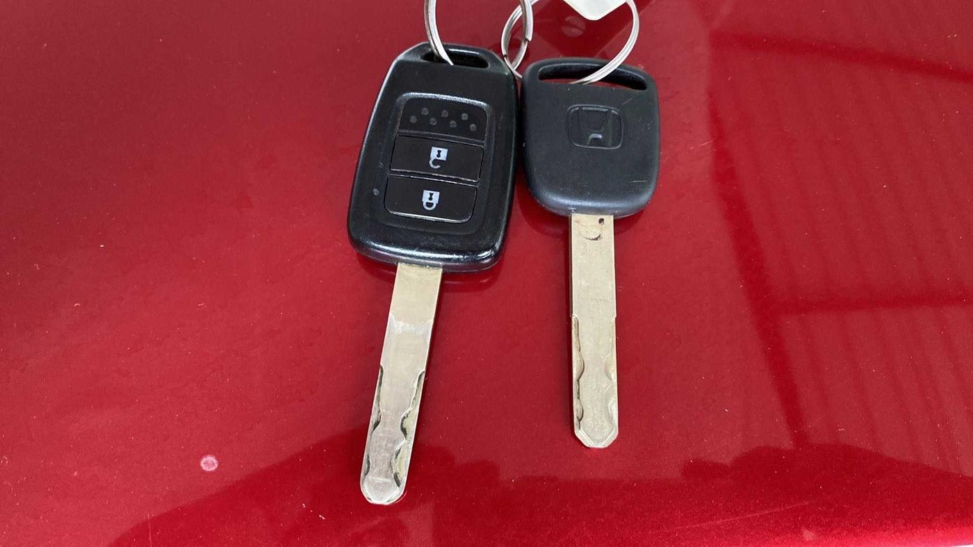 2018 Honda Amaze 1.2L I-VTEC S, Petrol, Manual, 86,486 km, Key Close Up