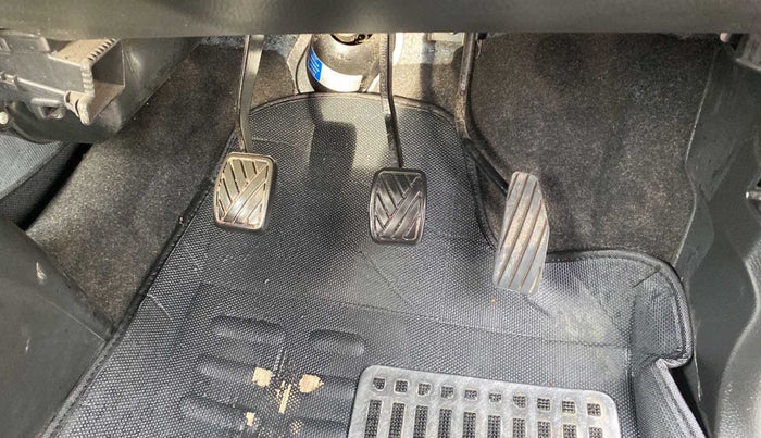 2015 Maruti Wagon R 1.0 VXI, Petrol, Manual, 43,688 km, Pedals