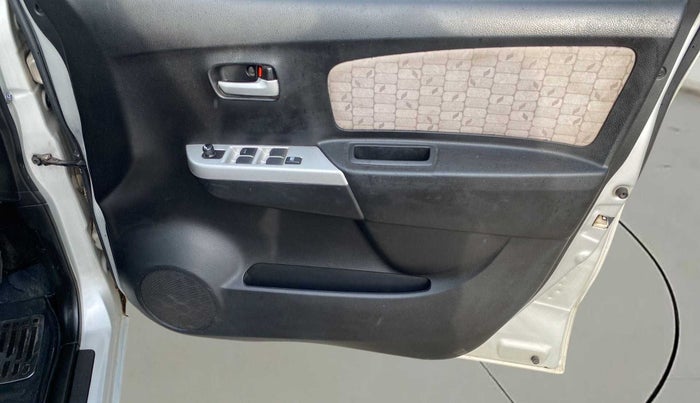 2015 Maruti Wagon R 1.0 VXI, Petrol, Manual, 43,688 km, Driver Side Door Panels Control