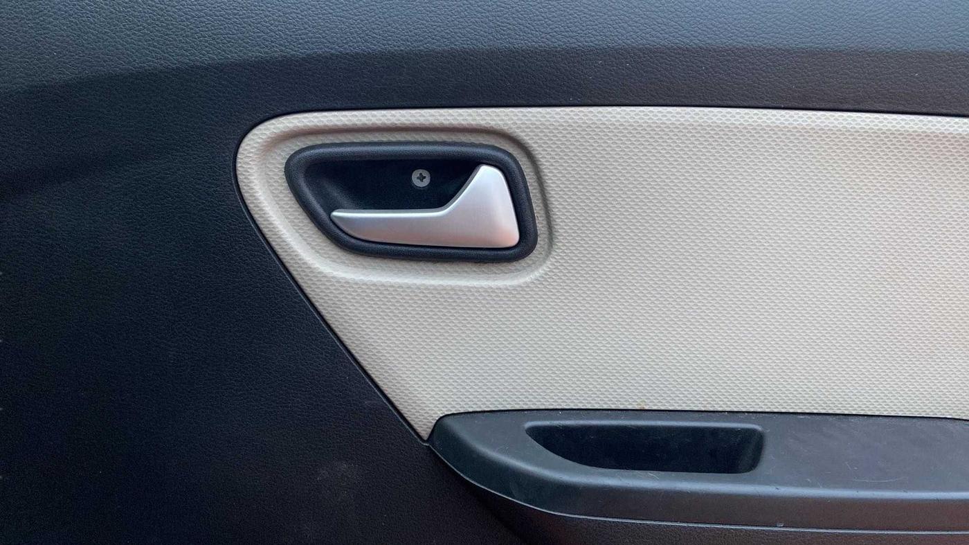 2019 Maruti Alto LXI, Petrol, Manual, 29,950 km, Driver Side Door Panels Control