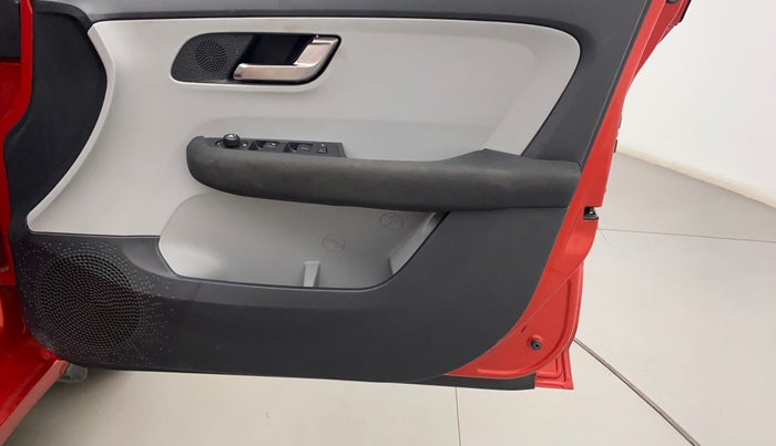 2021 Tata ALTROZ XZ DIESEL, Diesel, Manual, 17,262 km, Driver Side Door Panels Control