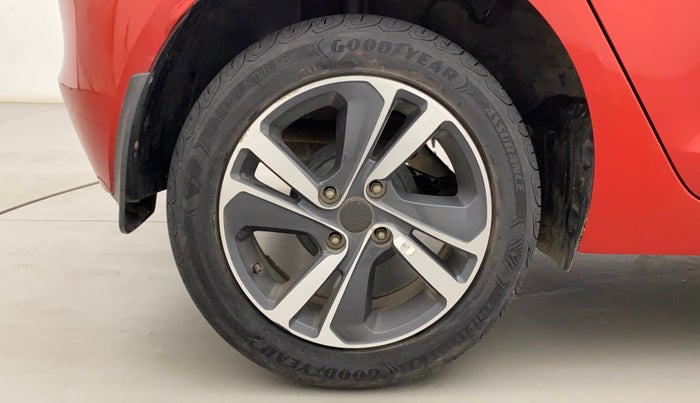 2021 Tata ALTROZ XZ DIESEL, Diesel, Manual, 17,262 km, Right Rear Wheel