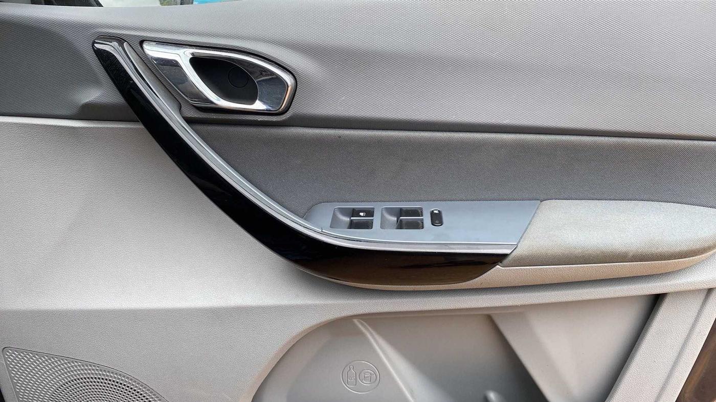 2020 Tata TIGOR XZ PLUS PETROL, Petrol, Manual, 27,603 km, Driver Side Door Panels Control