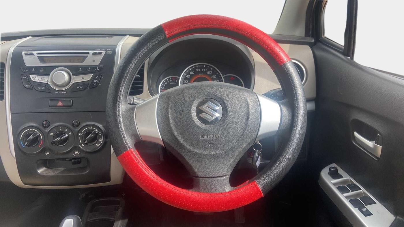 2016 Maruti Wagon R 1.0 VXI AMT, Petrol, Automatic, 23,912 km, Steering Wheel Close Up