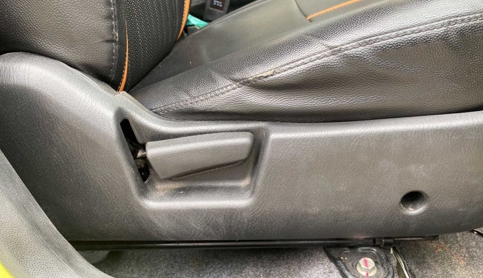 2020 Maruti Alto VXI, Petrol, Manual, 38,205 km, Driver Side Adjustment Panel
