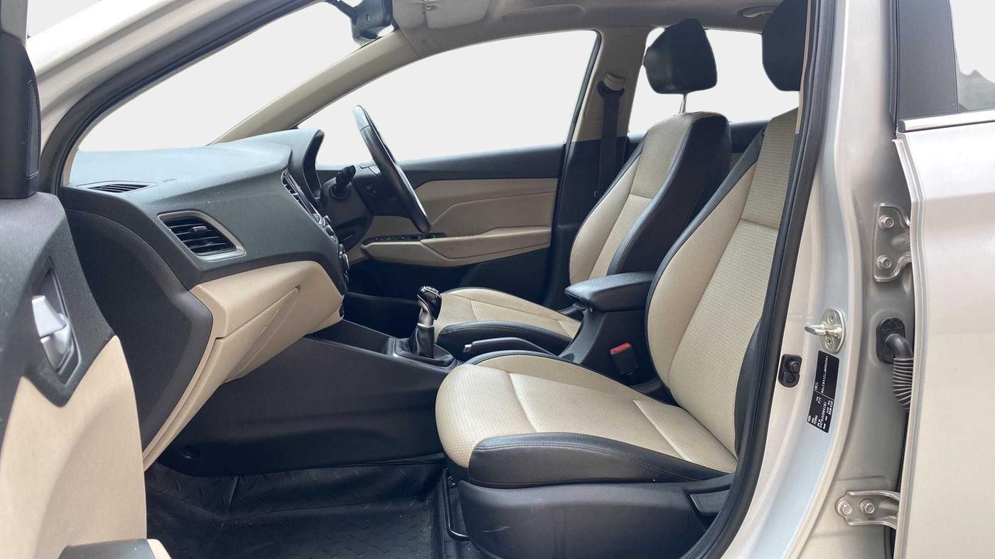 2018 Hyundai Verna 1.6 VTVT SX O, Petrol, Manual, 61,022 km, Right Side Front Door Cabin