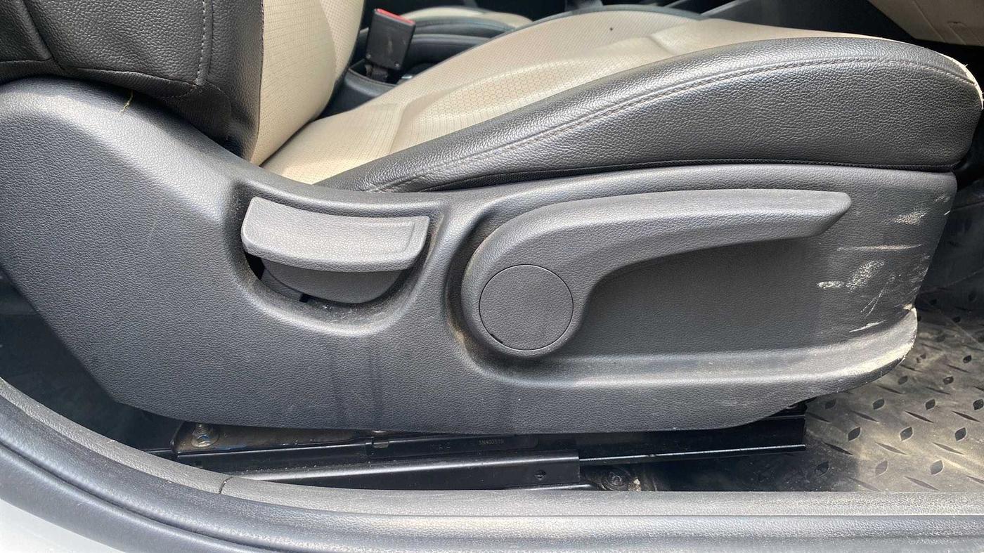 2018 Hyundai Verna 1.6 VTVT SX O, Petrol, Manual, 61,022 km, Driver Side Adjustment Panel