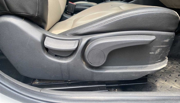 2018 Hyundai Verna 1.6 VTVT SX O, Petrol, Manual, 61,022 km, Driver Side Adjustment Panel