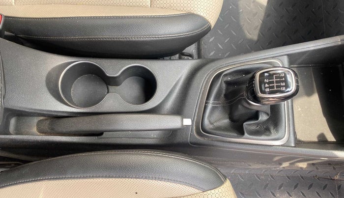 2018 Hyundai Verna 1.6 VTVT SX O, Petrol, Manual, 61,022 km, Gear Lever