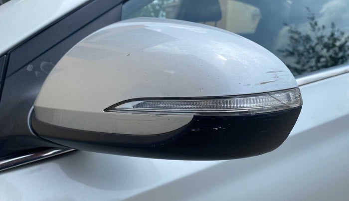 2018 Hyundai Verna 1.6 VTVT SX O, Petrol, Manual, 61,022 km, Left rear-view mirror - Indicator light has minor damage