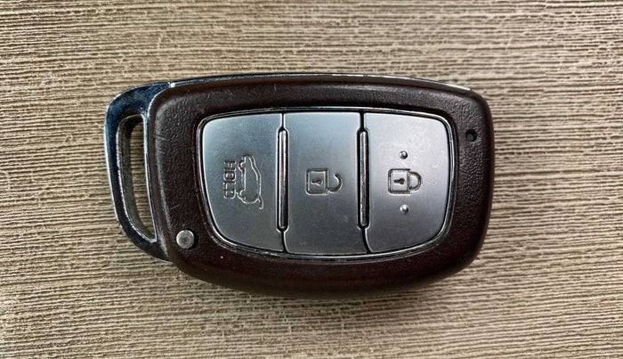 2017 Hyundai Creta SX PLUS 1.6 DIESEL, Diesel, Manual, 1,08,343 km, Key Close Up
