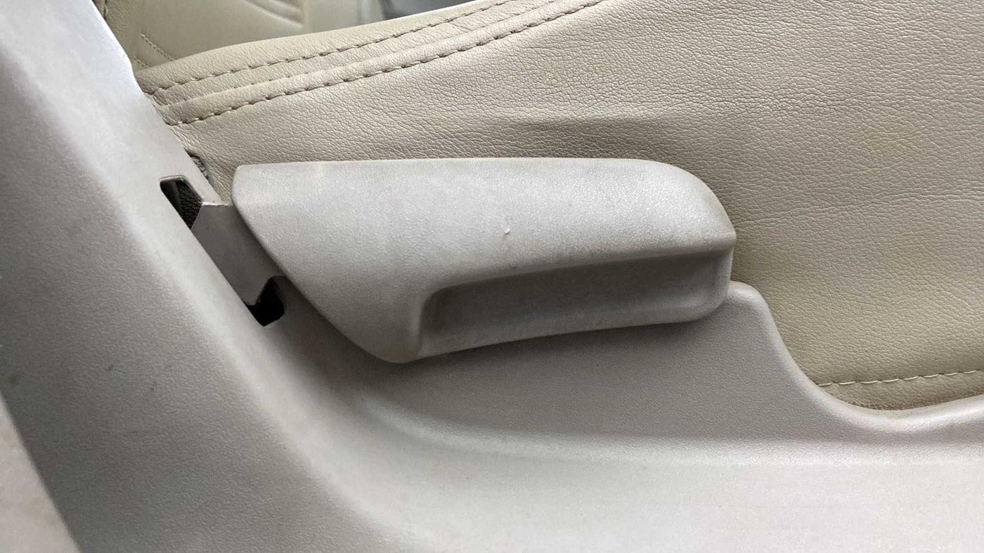 2018 Maruti Celerio VXI CNG, CNG, Manual, 92,055 km, Driver Side Adjustment Panel