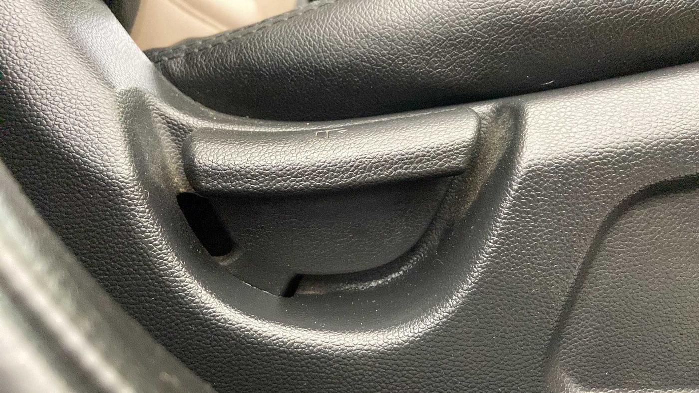 2017 Hyundai Elite i20 MAGNA 1.2, Petrol, Manual, 62,492 km, Driver Side Adjustment Panel