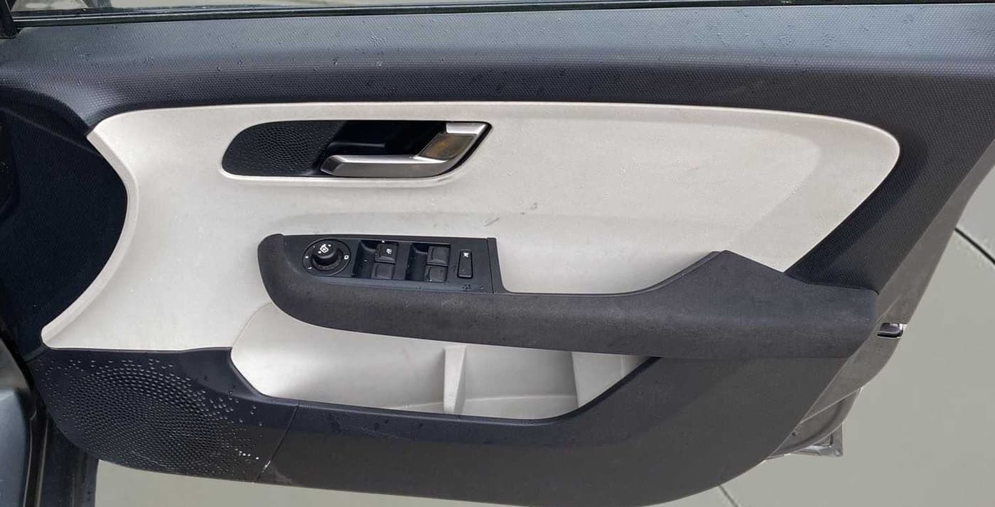2023 Tata ALTROZ XZ PETROL, Petrol, Manual, 4,247 km, Driver Side Door Panels Control