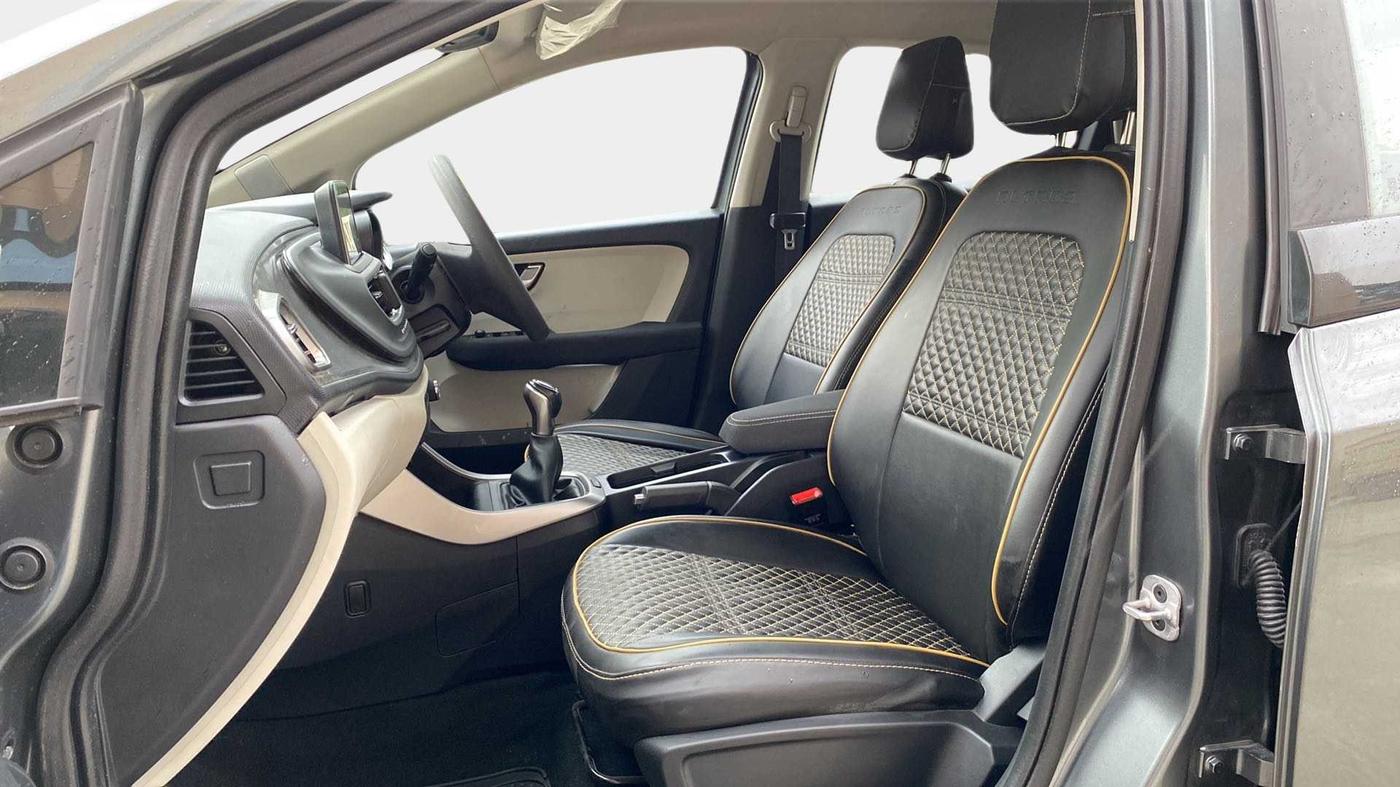 2023 Tata ALTROZ XZ PETROL, Petrol, Manual, 4,247 km, Right Side Front Door Cabin