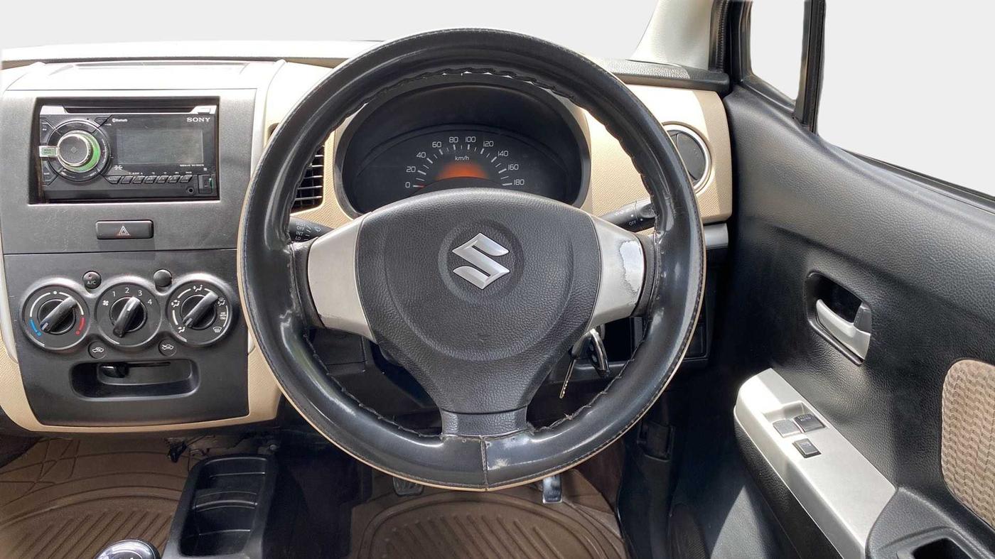 2017 Maruti Wagon R 1.0 LXI CNG, CNG, Manual, 1,01,188 km, Steering Wheel Close Up
