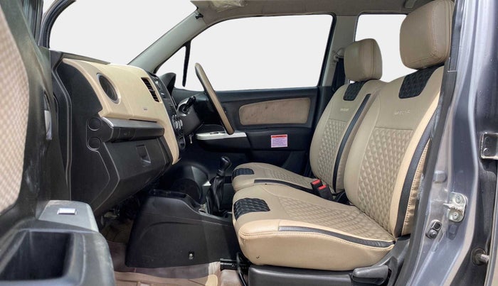 2017 Maruti Wagon R 1.0 LXI CNG, CNG, Manual, 1,01,188 km, Right Side Front Door Cabin