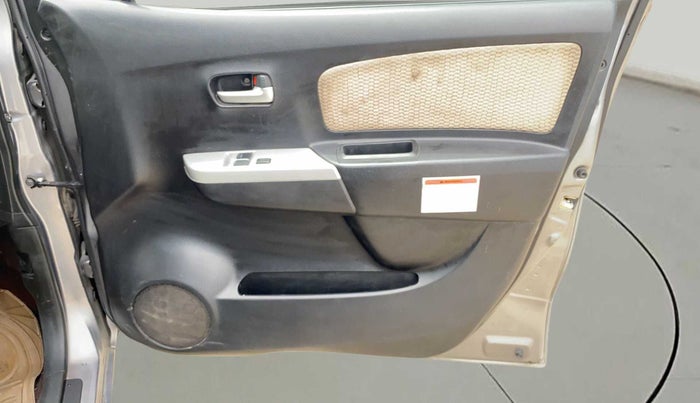 2017 Maruti Wagon R 1.0 LXI CNG, CNG, Manual, 1,01,188 km, Driver Side Door Panels Control