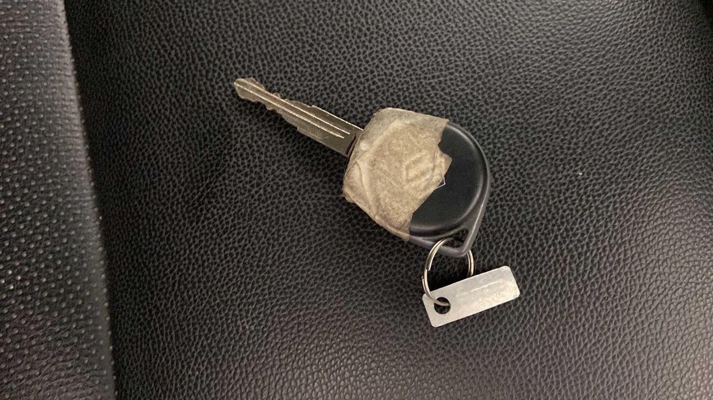 2014 Maruti Swift VXI, Petrol, Manual, 73,317 km, Key Close Up