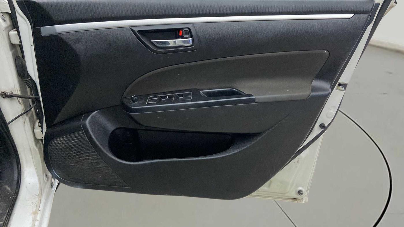 2014 Maruti Swift VXI, Petrol, Manual, 73,317 km, Driver Side Door Panels Control