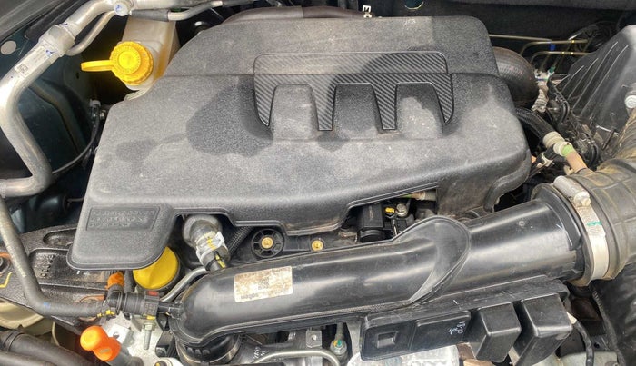 2023 Mahindra XUV300 W6 1.2 PETROL, Petrol, Manual, 10,190 km, Open Bonet