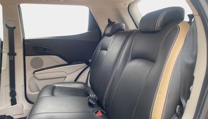 2023 Mahindra XUV300 W6 1.2 PETROL, Petrol, Manual, 10,190 km, Right Side Rear Door Cabin