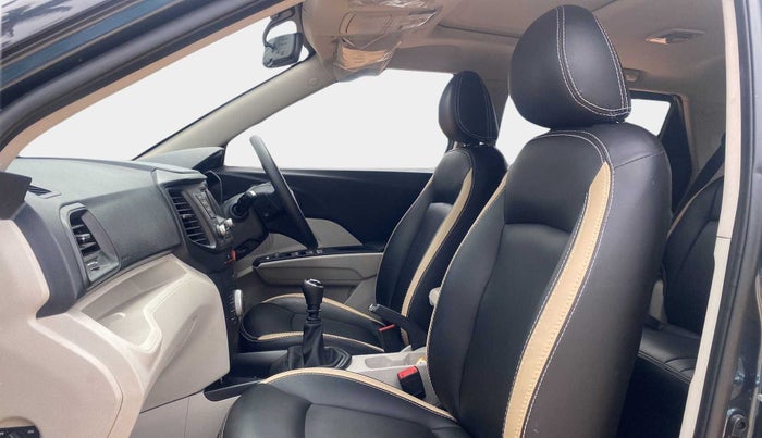 2023 Mahindra XUV300 W6 1.2 PETROL, Petrol, Manual, 10,190 km, Right Side Front Door Cabin