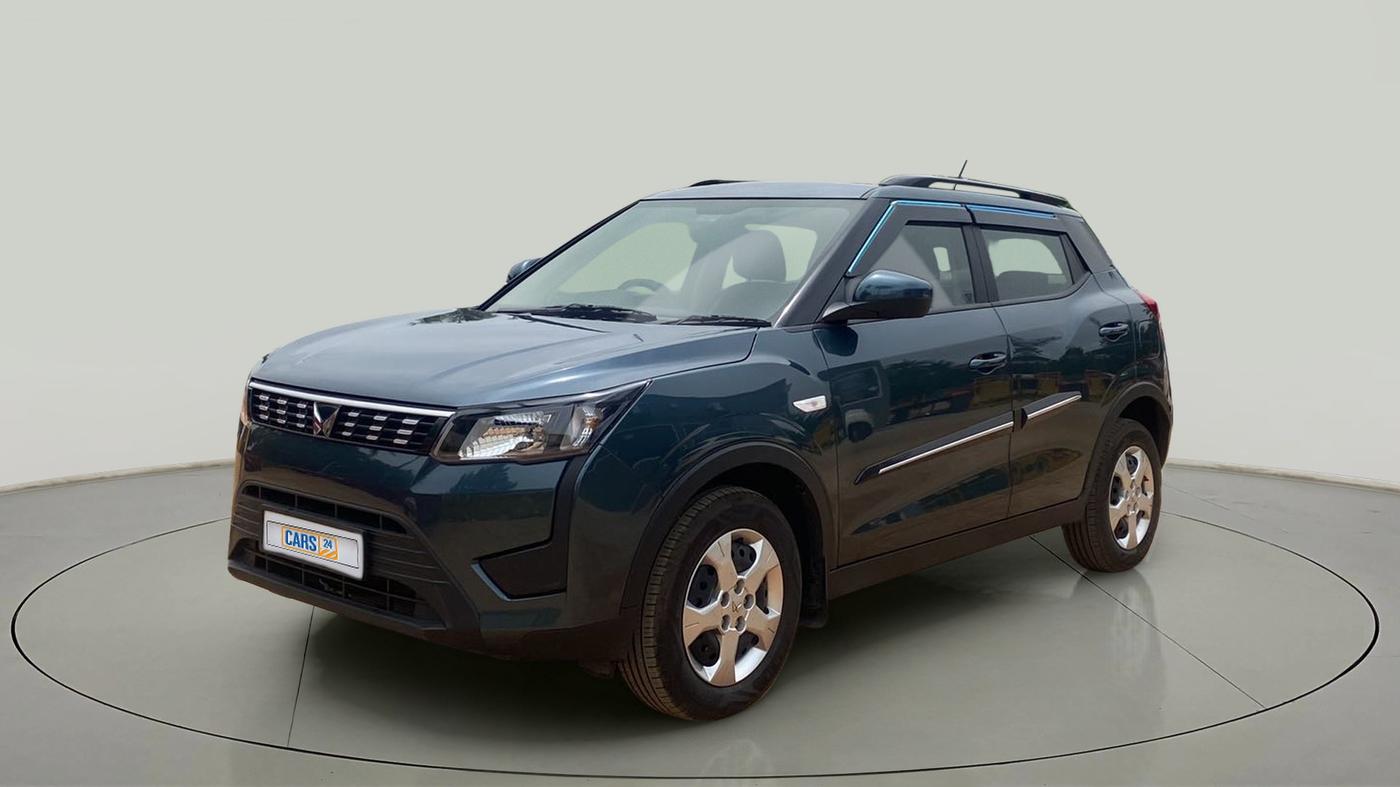 2023 Mahindra XUV300 W6 1.2 PETROL, Petrol, Manual, 10,190 km, Left Front Diagonal
